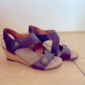 Taos womens sandals size 9